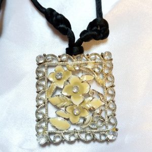 Photo of a decorative knotwork pendant necklace by a local artist in Branson, MO